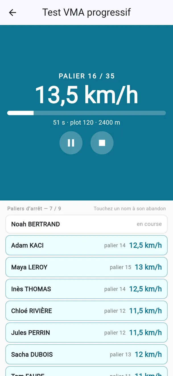 Test VMA progressif en cours dans La Relève : le palier et sa vitesse, le compte des plots, et la liste des présents qu'un appui sort du test.